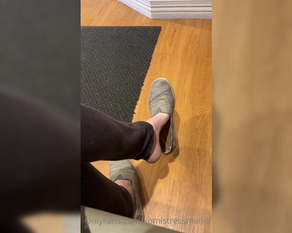 XoMissMandi aka Xomistressmandi OnlyFans - Sitting in the Drs office waiting room dangling the shoes off my feet! I bet if you were in that