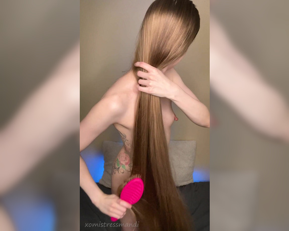 XoMissMandi aka Xomistressmandi OnlyFans - Full nude long hair brushing playing!