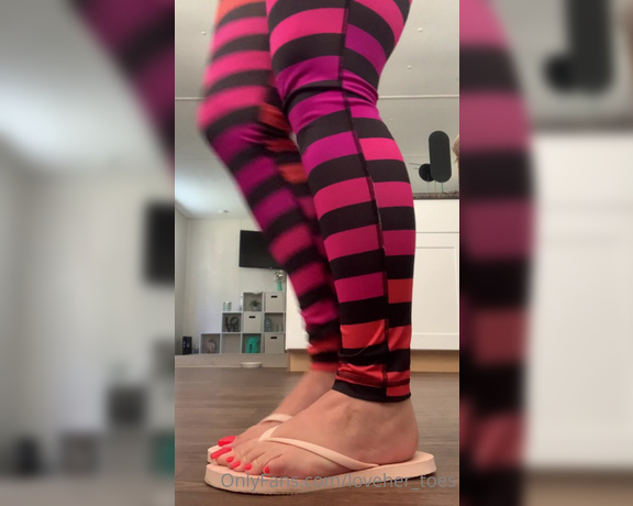 Loveher_toes aka Loveher_toes OnlyFans - Got all my cleaning done, now it’s your turn! Pink Old Navy flip flops!!!!