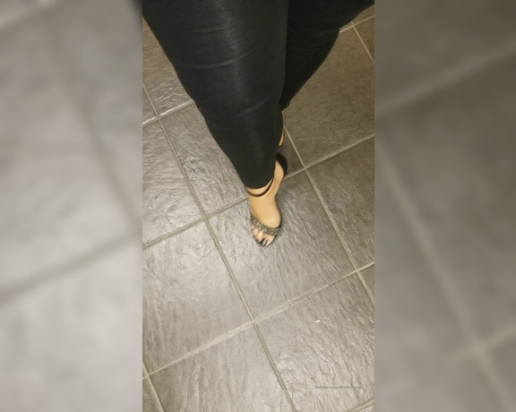 Loveher_toes aka Loveher_toes OnlyFans - 5d9f56786537a5acdb473