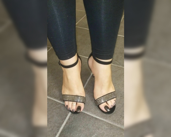 Loveher_toes aka Loveher_toes OnlyFans - 5d9f56786537a5acdb473