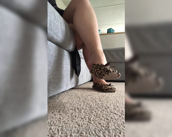 Loveher_toes aka Loveher_toes OnlyFans - Slippers