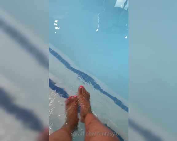 Sarah BBW Fantasy Toes aka Comefollowsarah OnlyFans - Pool feet