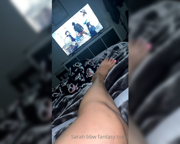 Sarah BBW Fantasy Toes aka Comefollowsarah OnlyFans - Laying in the bedneeding a full body massage