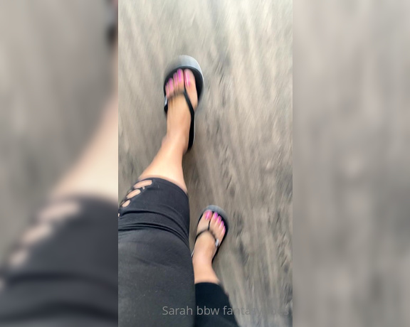 Sarah BBW Fantasy Toes aka Comefollowsarah OnlyFans - Little flip flop action!! You know you love that smacking sound