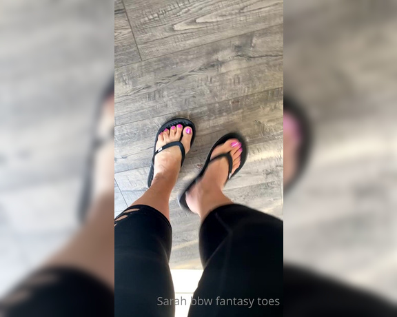 Sarah BBW Fantasy Toes aka Comefollowsarah OnlyFans - Little flip flop action!! You know you love that smacking sound