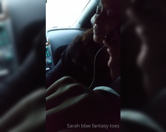 Sarah BBW Fantasy Toes aka Comefollowsarah OnlyFans - Watch how I talk to my footboy over the phone while I give another a handjob Multi tasking at its b