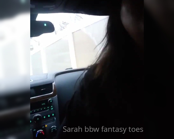 Sarah BBW Fantasy Toes aka Comefollowsarah OnlyFans - Watch how I talk to my footboy over the phone while I give another a handjob Multi tasking at its b