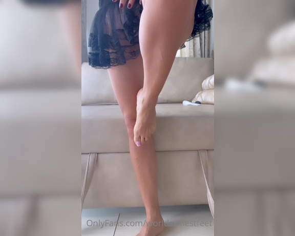 World sexiest feet aka Worldsexiestfeet OnlyFans - I’ve been working out so hard to get this body shape So I hope you can notice that… Full clip