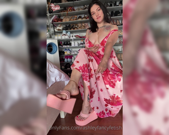 Ashleyfancyfetish aka Ashleyfancyfetish OnlyFans - Pink platform flip flop joi! Happy Friday!