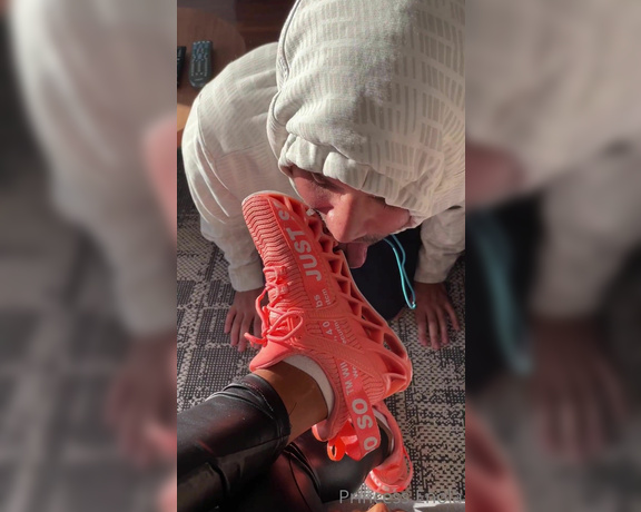 Mistress Enola aka Princess_enola OnlyFans - Teaching my slave how to clean my dirty sneakers and worship my smelly socks Don’t forget to like,