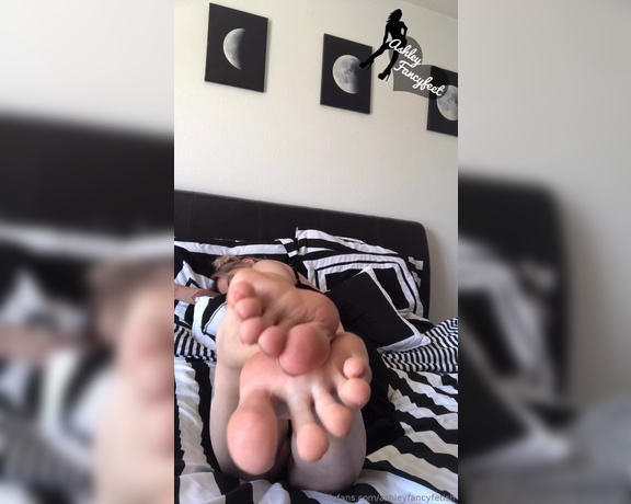 Ashleyfancyfetish aka Ashleyfancyfetish OnlyFans - 3 mins of Me laying on my stomache with my Bare feet in your face I recorded this video in April