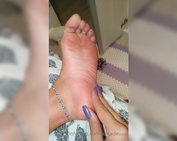 Kiffa Feet aka Kiffafeet OnlyFans - Putting lotion and rubbing in portuguese