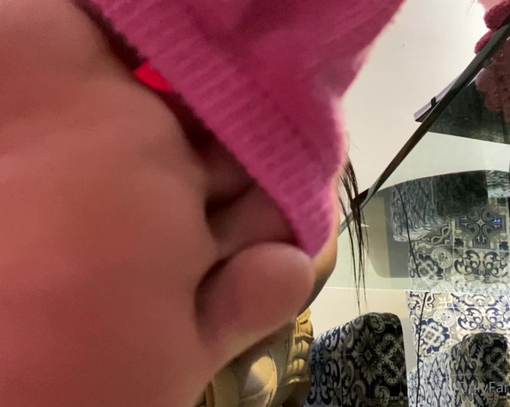 Kiffa Feet aka Kiffafeet OnlyFans - Removing socks after arrive home Sweaty toes