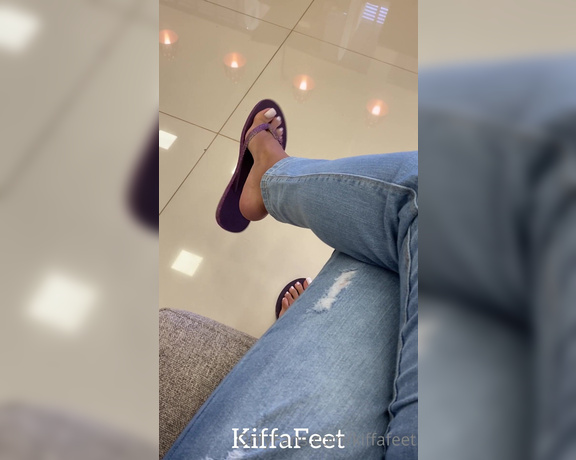 Kiffa Feet aka Kiffafeet OnlyFans - Extra gift for you my footlovers I shoot it yesterday in the lab waiting for my exams Tell me