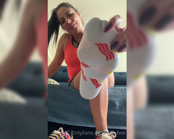 Kiffa Feet aka Kiffafeet OnlyFans - Ive just arrived from gym and made this sweaty and stinky video only for you my stinky guys