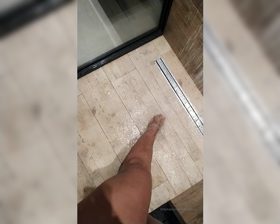 Kiffa Feet aka Kiffafeet OnlyFans - More one video for you on this week, Taking a shower I am back at home wowwww Pics everyday for