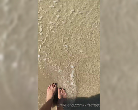 Kiffa Feet aka Kiffafeet OnlyFans - I love the sea and the sun so hard Do you Do you want to see my tan after my beach days I know yo 1