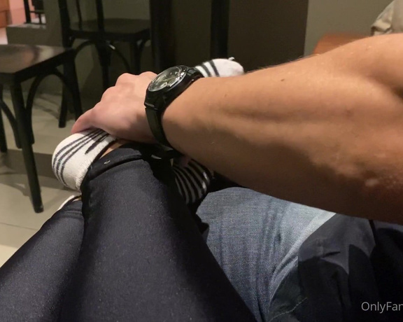 Kiffa Feet aka Kiffafeet OnlyFans - I made this video yesterday in a restaurant in Sao Paulo with @mrpine1 How would you feel rubbing