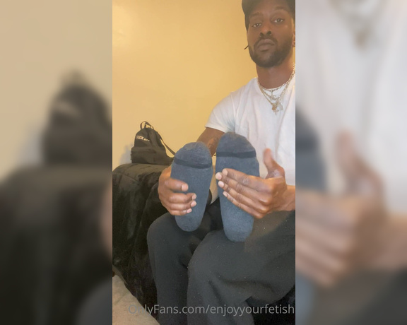 The Foot Worship Legend aka Enjoyyourfetish OnlyFans - Ugg Shoes And Sock Reveal Foot Massage With The Amazing @mytoestogo