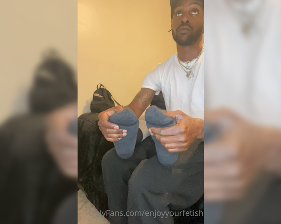 The Foot Worship Legend aka Enjoyyourfetish OnlyFans - Ugg Shoes And Sock Reveal Foot Massage With The Amazing @mytoestogo