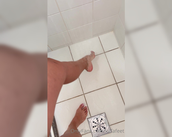 Kiffa Feet aka Kiffafeet OnlyFans - Shower time