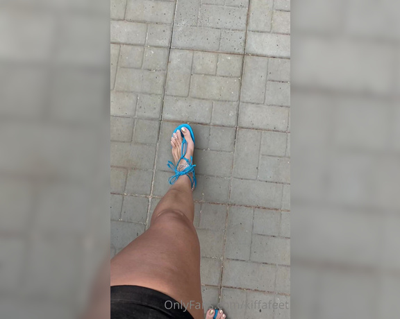 Kiffa Feet aka Kiffafeet OnlyFans - Shining with my golden toes on sun