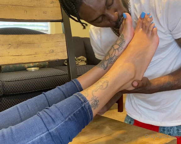 The Foot Worship Legend aka Enjoyyourfetish OnlyFans - @inkmysoles