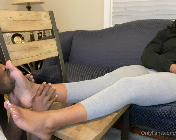 The Foot Worship Legend aka Enjoyyourfetish OnlyFans - Sucking Honey Off Of @mytoestogo perfect amazing mature size 8 feet omg they tasted so good and