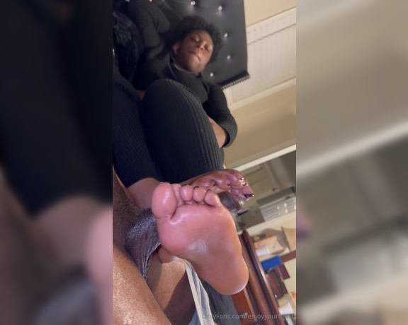 The Foot Worship Legend aka Enjoyyourfetish OnlyFans - @chocolatetoedrop