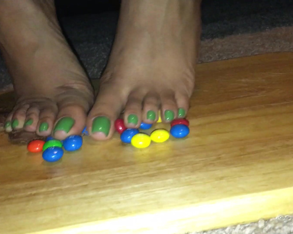 The Foot Worship Legend aka Enjoyyourfetish OnlyFans - M&Ms And Reese’s Chocolate Crush With @lovemiguuwazi