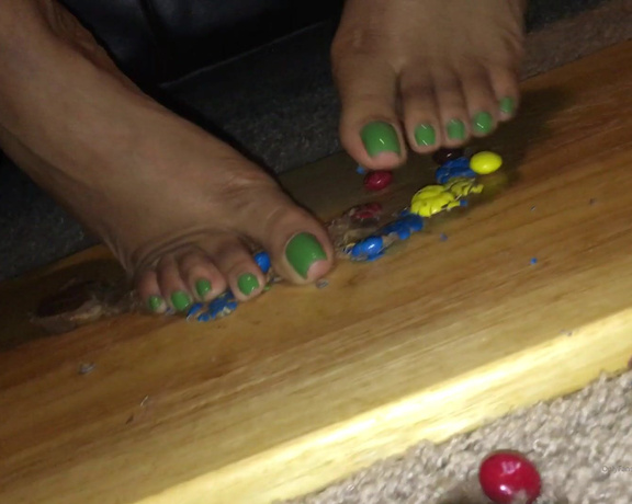 The Foot Worship Legend aka Enjoyyourfetish OnlyFans - M&Ms And Reese’s Chocolate Crush With @lovemiguuwazi