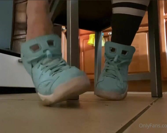 Vanity Mars VIP aka Vanitymarsvip OnlyFans - Tiffany Blue pedi smelly shoe removel