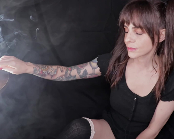ManyVids - Dani Lynn - Cigarettes-and-Pigtails
