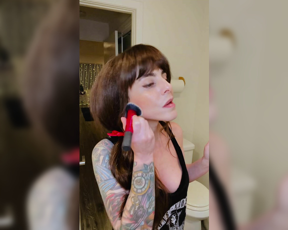 ManyVids - Dani Lynn - Smoking-And-Getting-Ready