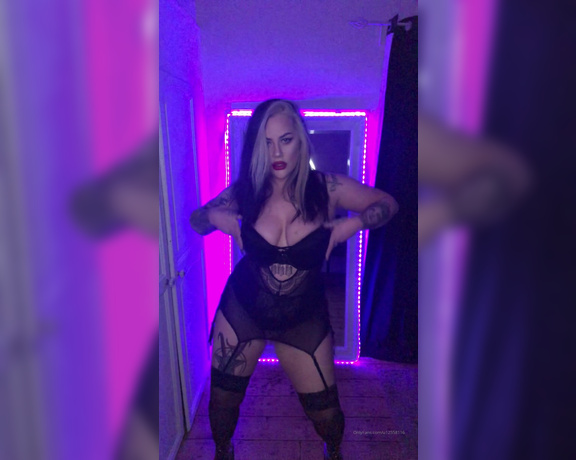 Goddess Goth aka Goddess_goth OnlyFans - Just felt like swaying to the music