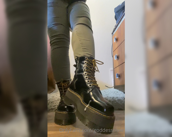 Goddess Nixie aka Goddessnixie OnlyFans - Silent doc marten dirty foot worship clean them with your tongue