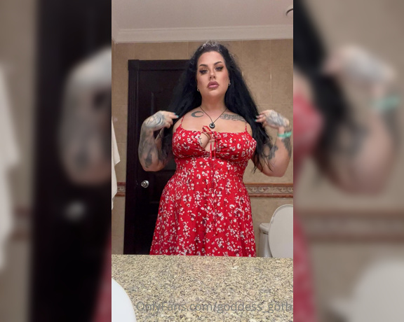 Goddess Goth aka Goddess_goth OnlyFans - Plenty to grab hold