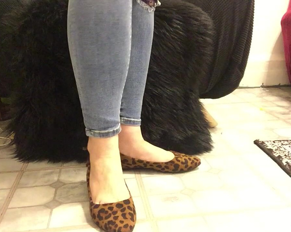 Anushka Velvet aka Anushkavelvet OnlyFans - For all my lovers of flat shoes