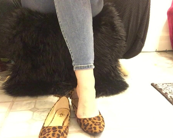 Anushka Velvet aka Anushkavelvet OnlyFans - For all my lovers of flat shoes