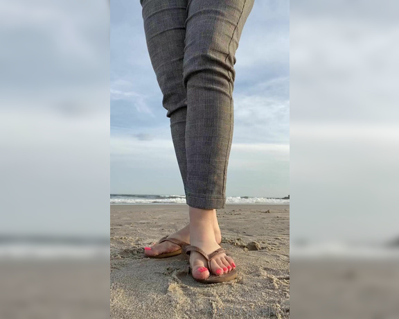 Anushka Velvet aka Anushkavelvet OnlyFans - Would you lick my sandy toes clean for me if nobody was watching! Or would you like them to watch!