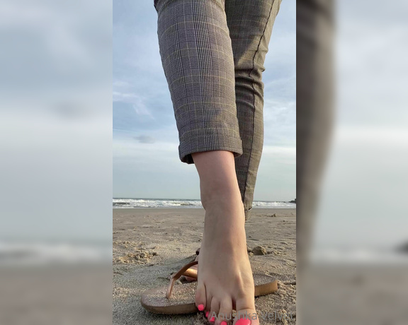 Anushka Velvet aka Anushkavelvet OnlyFans - Would you lick my sandy toes clean for me if nobody was watching! Or would you like them to watch!