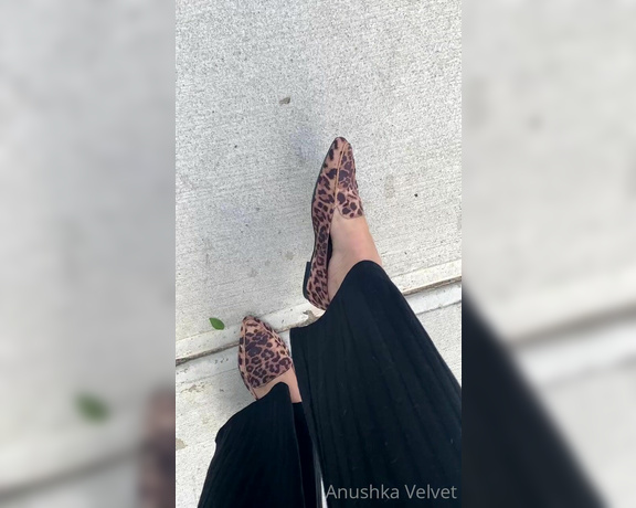 Anushka Velvet aka Anushkavelvet OnlyFans - Walk to the train with