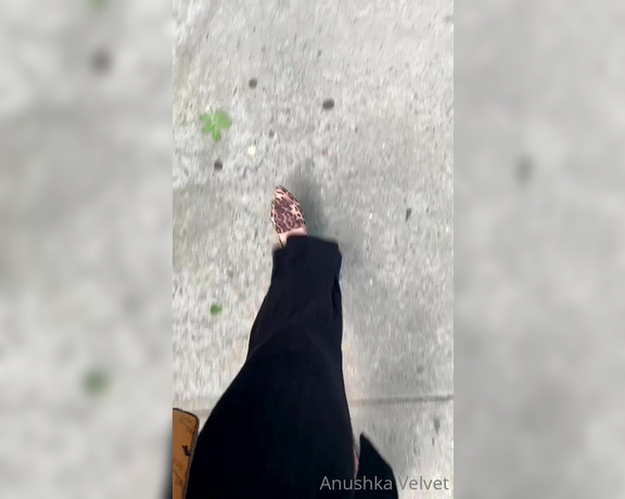 Anushka Velvet aka Anushkavelvet OnlyFans - Walk to the train with