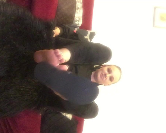 Anushka Velvet aka Anushkavelvet OnlyFans - I know a weak foot boy who goes wild at the sound of My flip flops clapping against My soles is