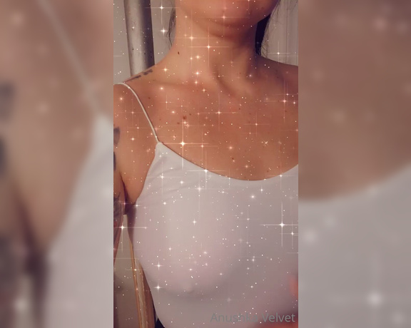 Anushka Velvet aka Anushkavelvet OnlyFans - Before bed