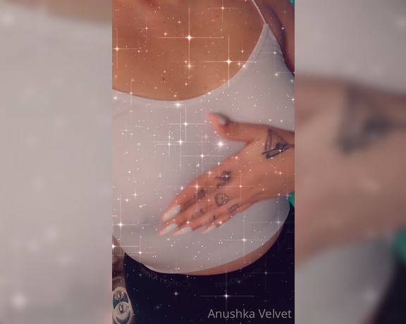 Anushka Velvet aka Anushkavelvet OnlyFans - Before bed