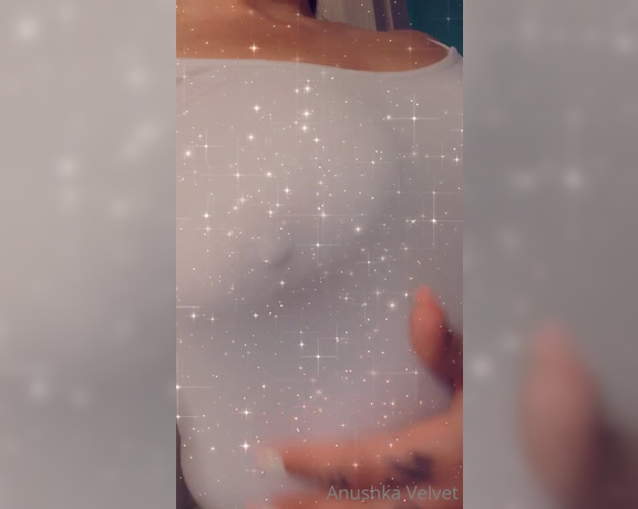 Anushka Velvet aka Anushkavelvet OnlyFans - Before bed