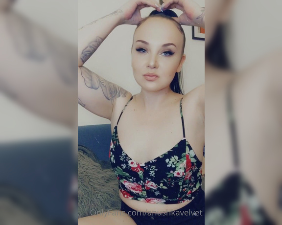 Anushka Velvet aka Anushkavelvet OnlyFans - I love teasing you, didn’t you know did I make you twitch