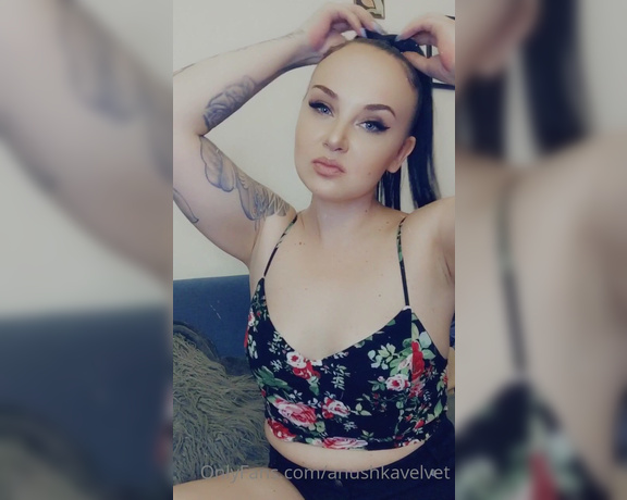 Anushka Velvet aka Anushkavelvet OnlyFans - I love teasing you, didn’t you know did I make you twitch